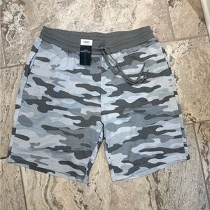 NWT Size Medium No Boundaries Gray  Camouflage Shorts